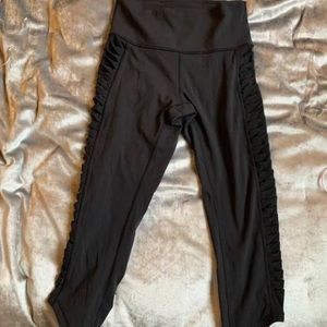 Lululemon- cropped w/ mesh on side of leg - Size 2